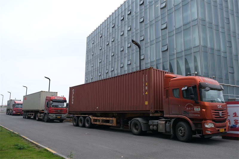 QGM బ్రిక్ మేకింగ్ మెషీన్‌లు మధ్యప్రాచ్యానికి రవాణా చేయబడ్డాయి, ప్రాంతీయ నిర్మాణాలు కొత్త పురోగతిని సాధించడంలో సహాయపడతాయి