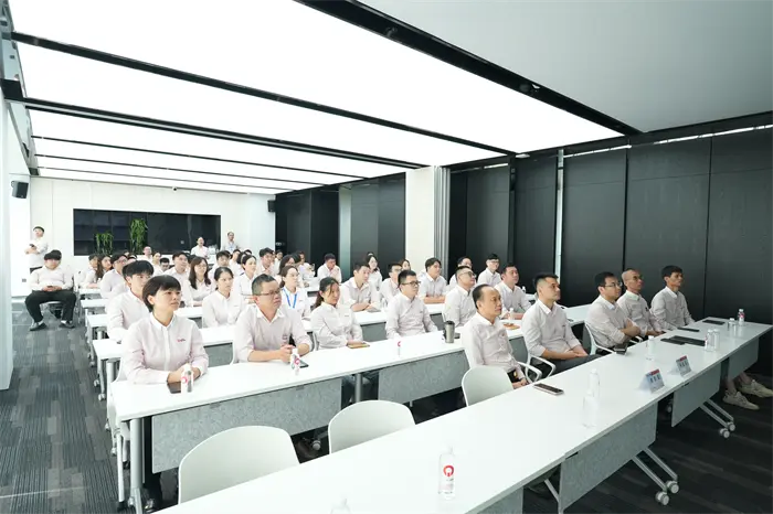 QGM: సైనిక కవాతును కలిసి చూడటం మరియు పురోగతి కోసం బలాన్ని సేకరించడం