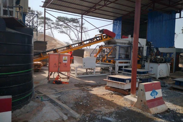 చైనా రోడ్ అండ్ బ్రిడ్జ్ కార్పొరేషన్ (CRBC) డాకర్ BRT (బస్ రాపిడ్ ట్రాన్సిట్) ప్రాజెక్ట్ కోసం QGM QT10 ఆటోమేటిక్ ప్రొడక్షన్ లైన్