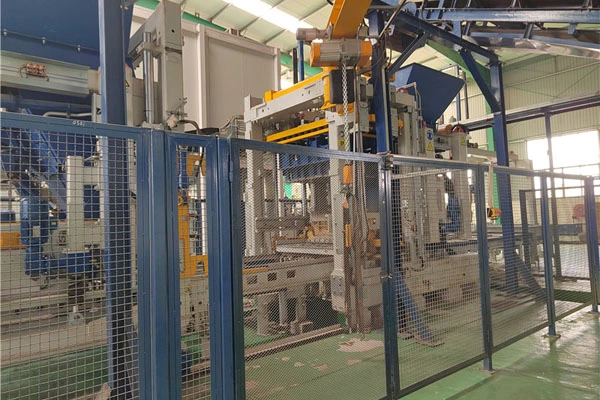 Zenith1500-2 కాంక్రీట్ బ్లాక్ మెషిన్ ప్రాజెక్ట్ అమలులోకి వచ్చింది, మాలి మున్సిపల్ నిర్మాణానికి సహాయం చేస్తుంది